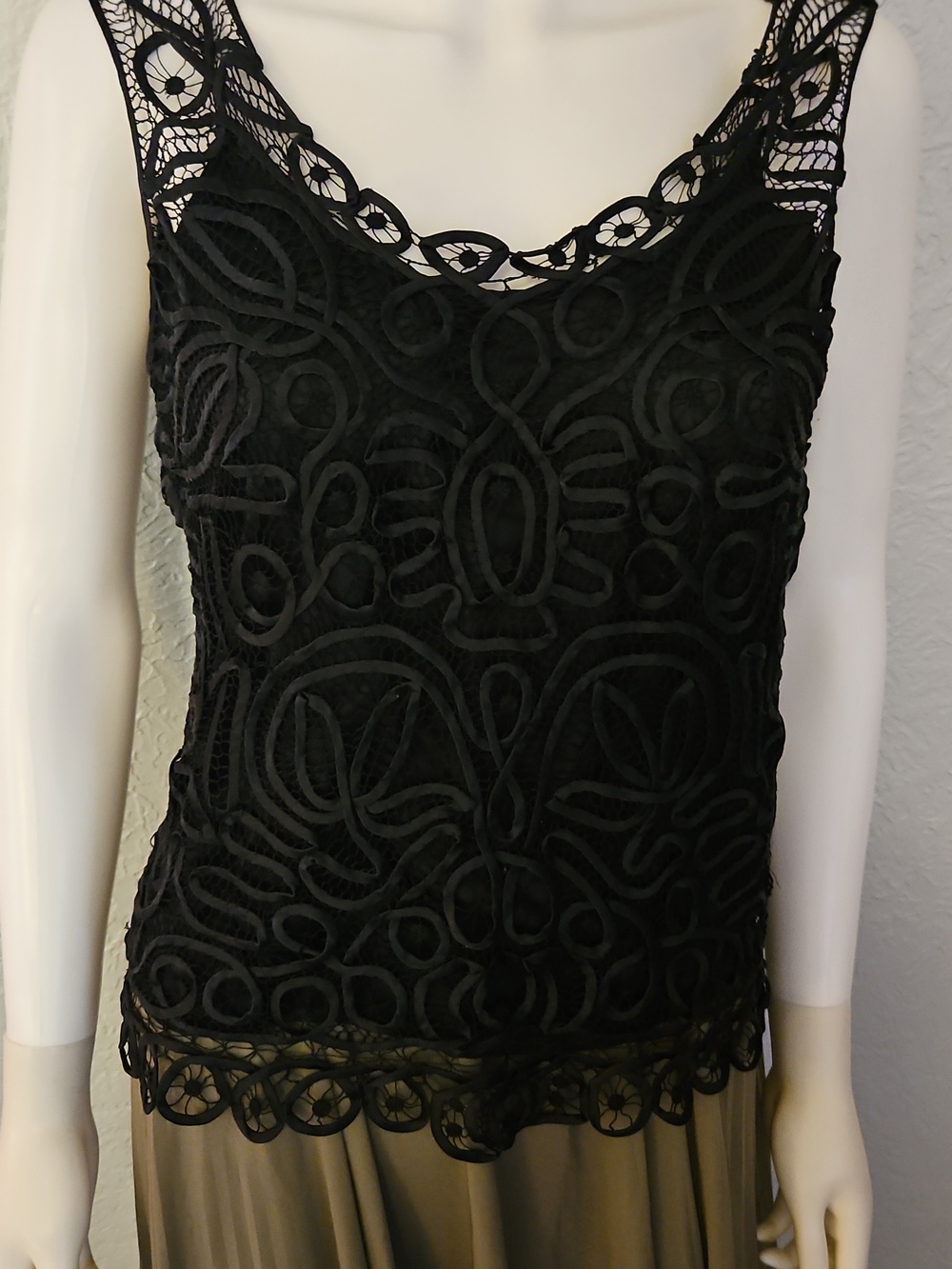 SOULMATES Black Silk Swirl Lace Overlay Sleeveless Top - Picture 4 of 8